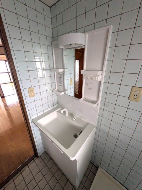 洗面設備　別部屋参考写真です