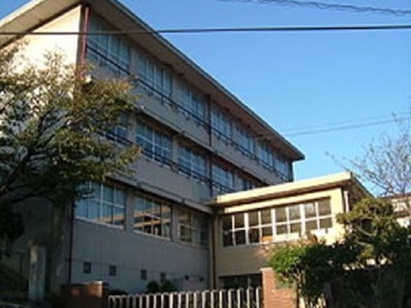 小学校　高梁市立落合小学校（小学校）まで400m