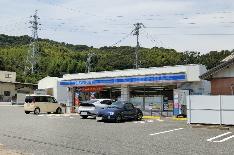 コンビニ　ローソン蒲郡中小山店（コンビニ）まで683m
