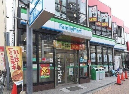 コンビニ　ファミリーマート新深江駅前店（コンビニ）まで150m