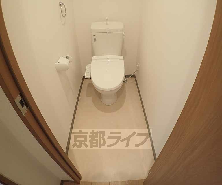 トイレ　ウォシュレットつきです。