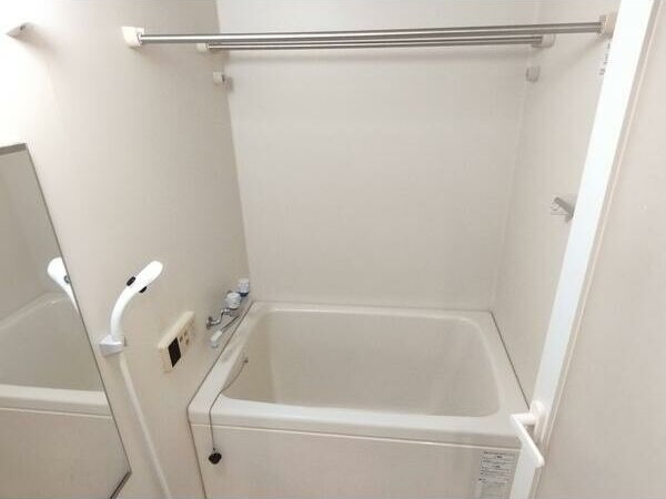 バス・シャワールーム　同物件別部屋写真