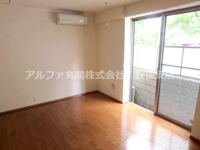 ヴィルヌーヴ阿佐ヶ谷の居間写真