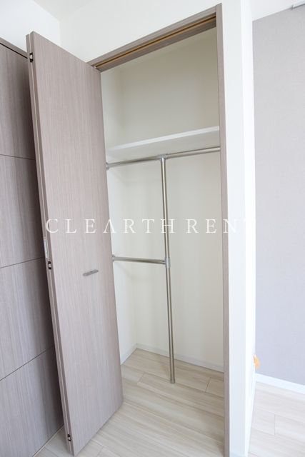 収納　ハンガーパイプ付きで使いやすい収納クローゼット