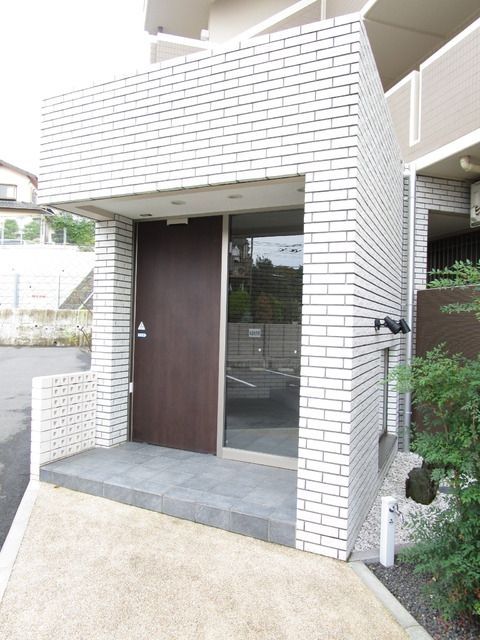 エントランス　★オートロック付きのエントランス★
