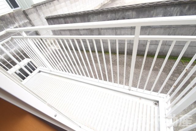 バルコニー　陽当たり良好なバルコニーです