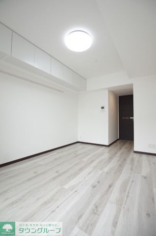 フュージョナル赤羽EASTの居間写真