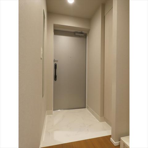 LIBR GRANT 西新宿EASTの玄関写真