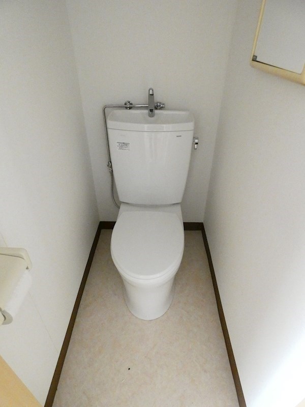 東京メトロ東西線 行徳駅 徒歩4分 2階建 築42年のトイレ写真