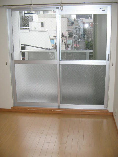 ソレイユ横濱の居間写真