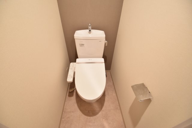 ＪＲ関西本線 ＪＲ難波駅 徒歩4分 15階建 築11年のトイレ写真