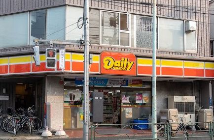 コンビニ　デイリーヤマザキ 大森中央店（コンビニ）まで373m