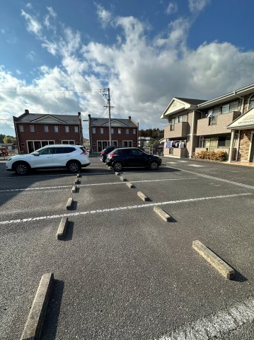 【津市戸木町のアパートの駐車場】