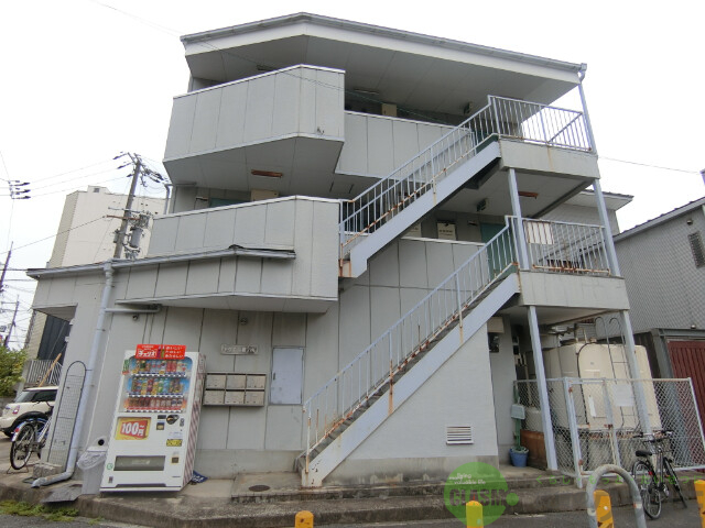 茨木市橋の内のマンションの建物外観