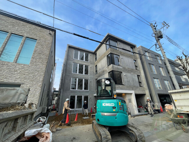 札幌市中央区南十六条西のマンションの建物外観