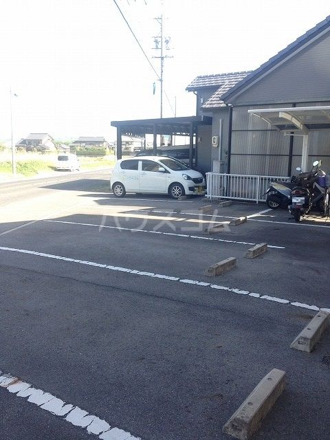 【ヘリテージの駐車場】