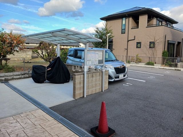 【北葛城郡広陵町大字萱野のアパートの駐車場】