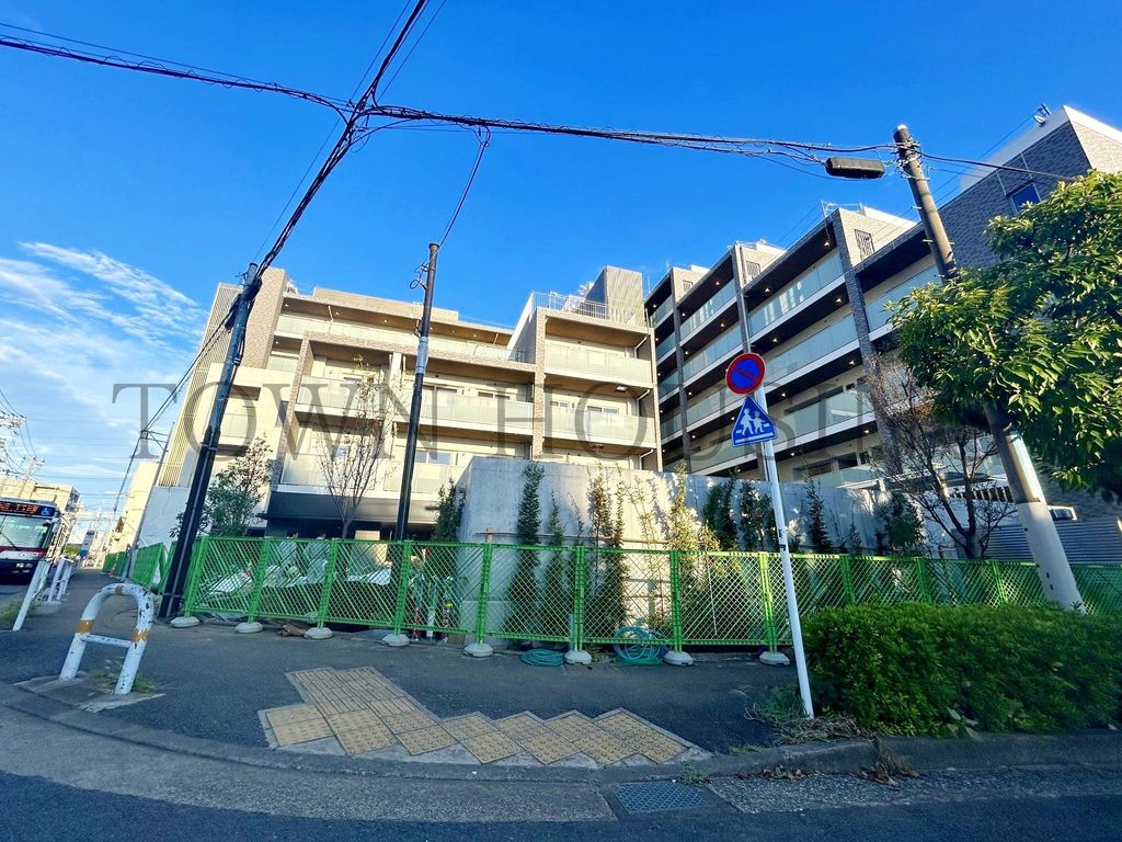 【世田谷区中町のマンションの建物外観】