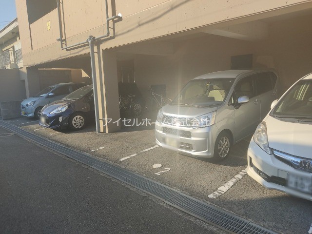 【呉市広駅前のマンションの駐車場】