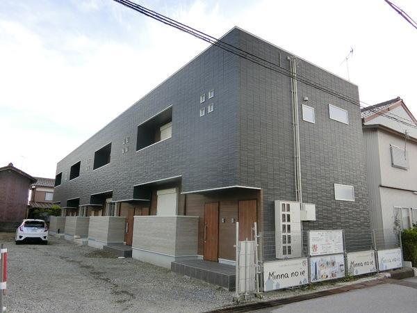 【彦根市小泉町のアパートの建物外観】