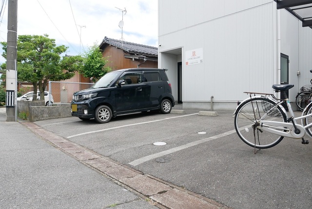 【プラザ ドゥ エリーシャの駐車場】