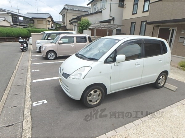 【京都市右京区嵯峨大覚寺門前八軒町のアパートの駐車場】