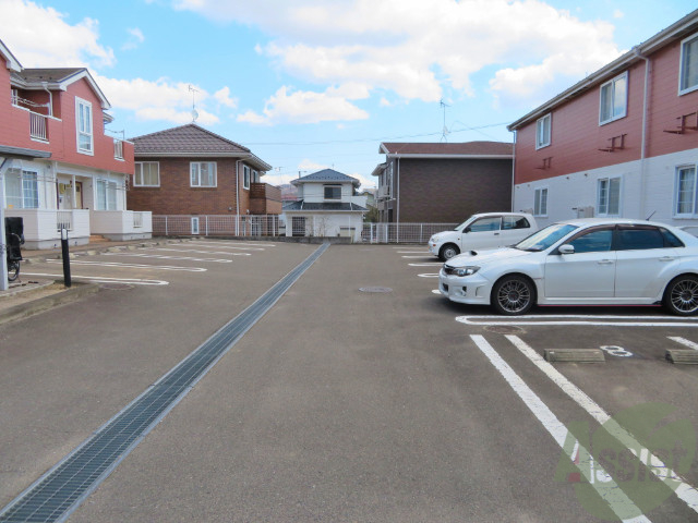 【仙台市青葉区愛子東のアパートの駐車場】