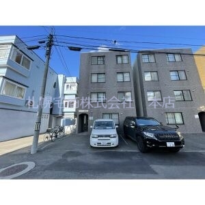 【札幌市豊平区中の島一条のマンションのエントランス】