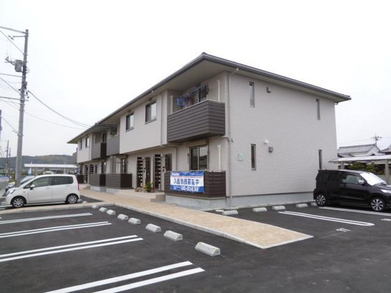 岡山市東区益野町のアパートの建物外観