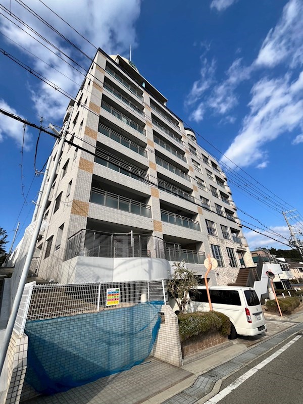 【神戸市垂水区塩屋町のマンションの建物外観】