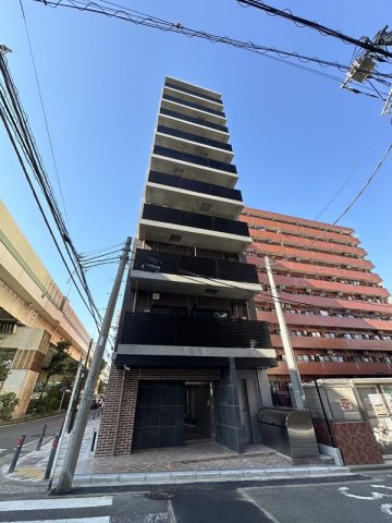 【横浜市南区新川町のマンションの建物外観】