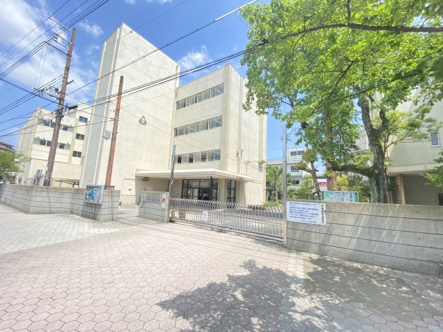 中学校　伊丹市立東中学校（中学校）まで889m