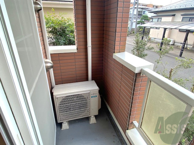 バルコニー　バルコニーは洗濯物を干すスペースがあります。