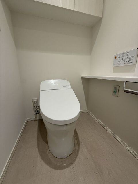 トイレ　温水洗浄便座