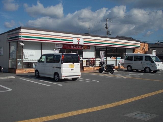 コンビニ　セブンイレブン桜井阿部西店様（コンビニ）まで1000m