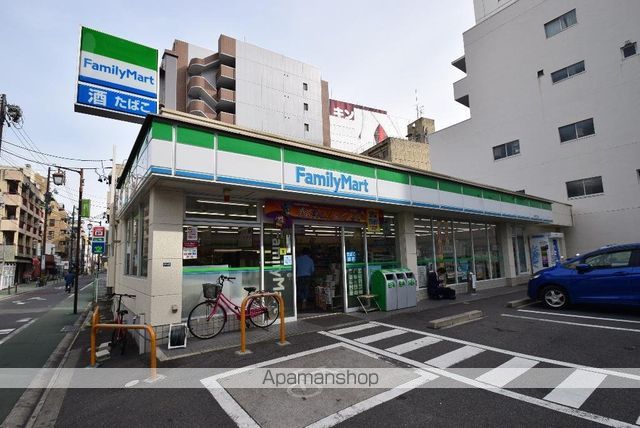 コンビニ　ファミリーマート（コンビニ）まで20m