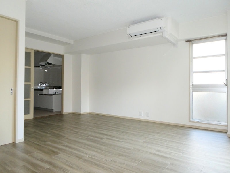 居室・リビング　２面採光のとれる明るく開放的な１１帖のお部屋です♪