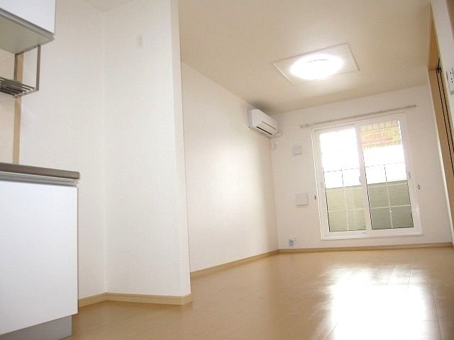 居室・リビング　こちらの居間で趣味の時間をお楽しみください