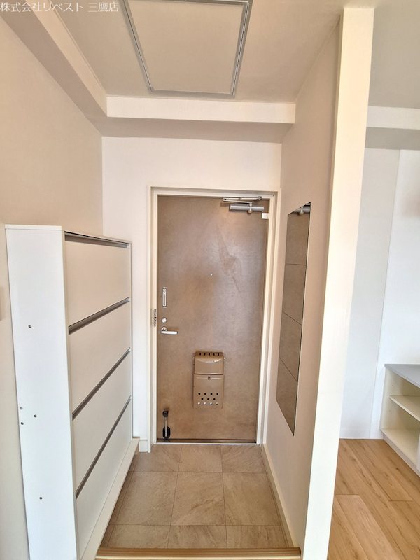 玄関　靴箱あります