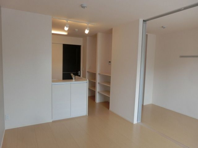 居室・リビング　収納スペースが豊富なお部屋