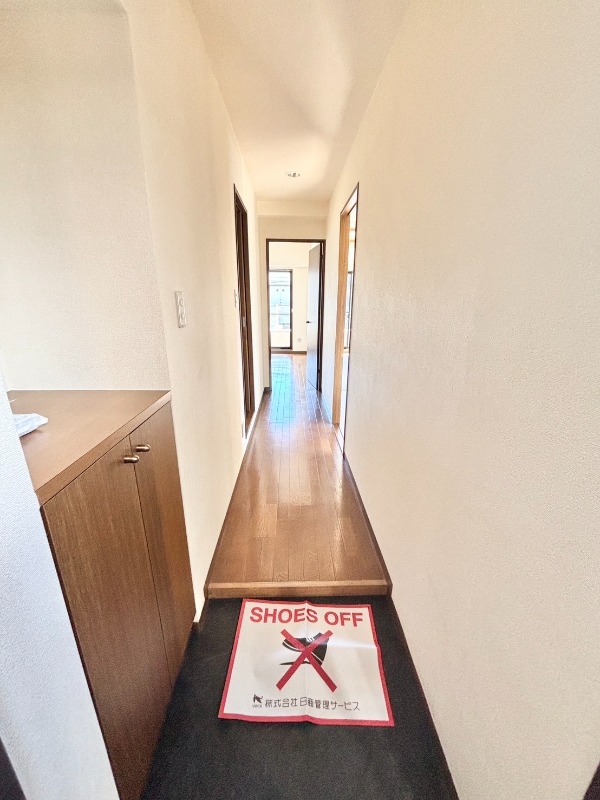 玄関　シューズＢＯＸあります