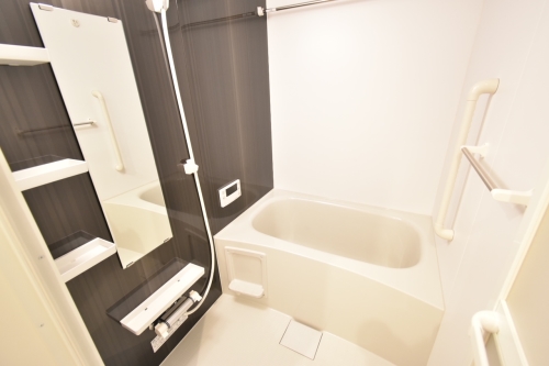 バス・シャワールーム　写真は１０２号室のものです。モデルルーム設置中（契約に家具類