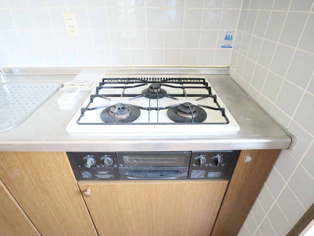 キッチン　システムキッチン　ガスコンロ3口・グリル