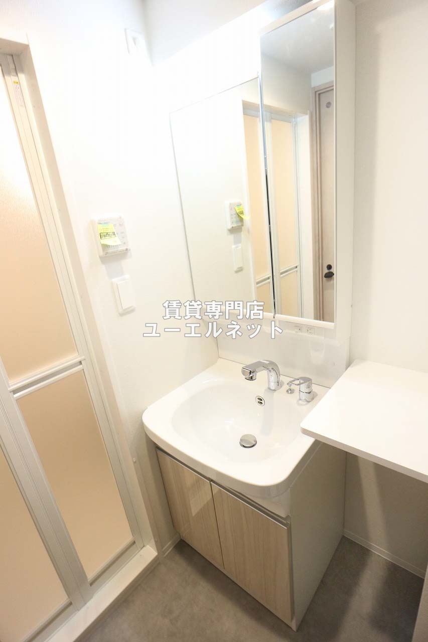 洗面設備　清潔感ある独立洗面台で毎日気持ちよく♪