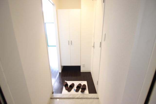 玄関　※別室の参考写真の為、現況優先です。