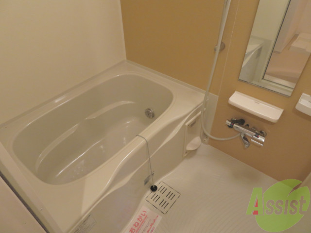 バス・シャワールーム　広々のユニットバスで一日の疲れも癒せますねー。