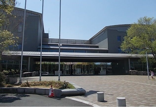 図書館　県立図書館さん（図書館）まで1600m