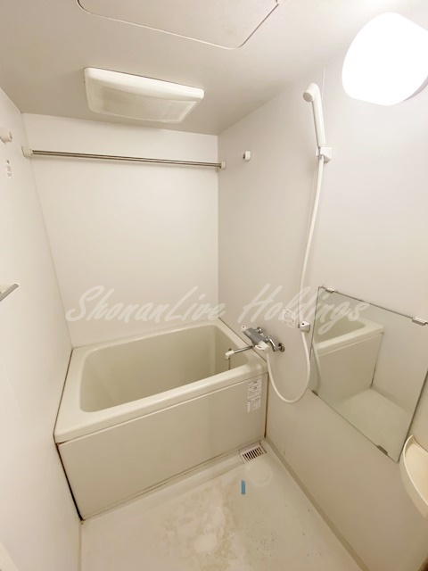 バス・シャワールーム　清潔感のあるお風呂です♪