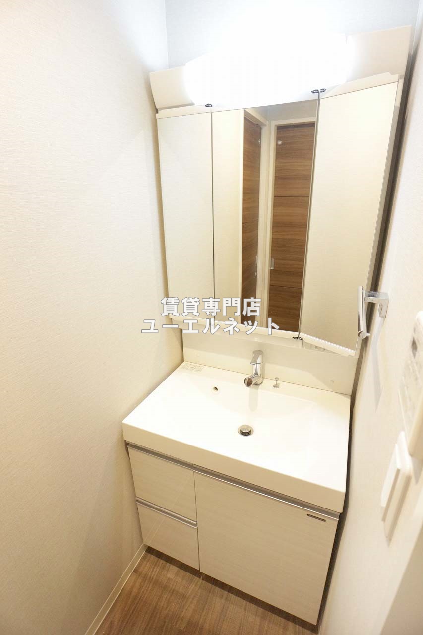 洗面設備　清潔感ある独立洗面台で毎日気持ちよく♪