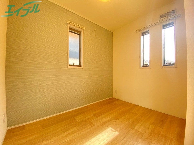 居室・リビング　同物件別室画像